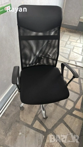 Въртящ се стол 