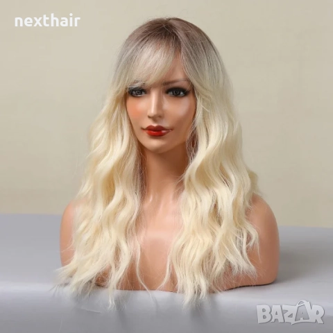 Светло руса омбре чуплива перука 60 см с тъмни корени и бретон, снимка 2 - Аксесоари за коса - 52846015