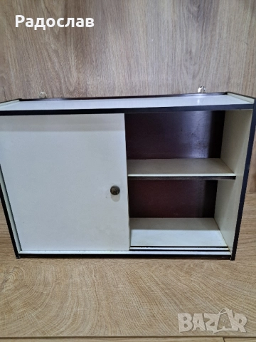 Домашна стенна аптечка, снимка 3 - Антикварни и старинни предмети - 52490526