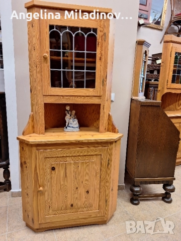 Винтидж ъглова витрина масив