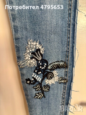 Много ефектни дънки Desigual, размер 24, снимка 2 - Дънки - 54235718