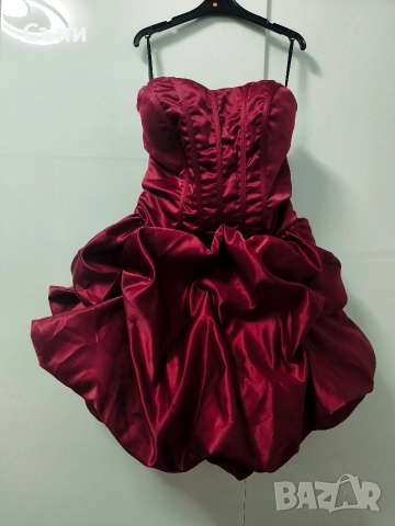 Тъмно червена рокля 