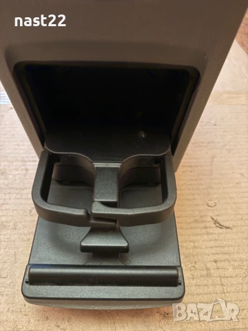 Подлакътник за Фолксваген Голф 5 с къпхолдер/Golf 5, снимка 2 - Части - 53288285