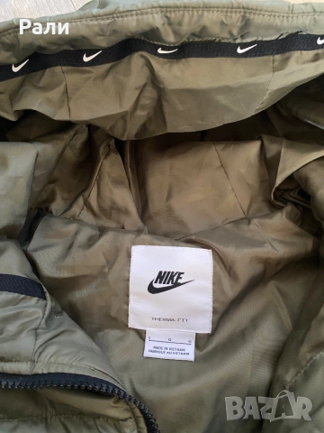 Nike дамска зимна шуба L, снимка 3 - Якета - 52418938