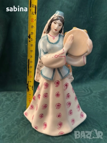 Рядка Статуетка „Танцьорка с дайре“/ „Азербайджански танц“, КЕКХЗ, снимка 3 - Статуетки - 52999023