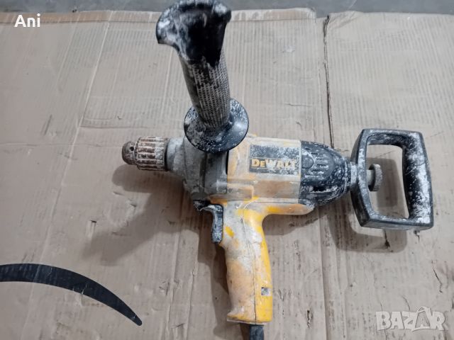 Бормашина - Dewalt 110 V / 710 W, снимка 1 - Други машини и части - 46138986