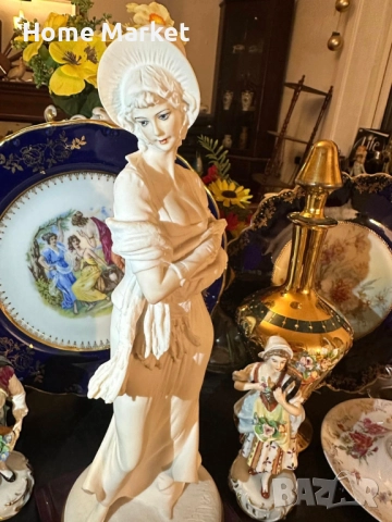 Capodimonte Italy  Circa 1987 автор  Bruno Merli - “ Дамата в бяло” невероятно красива  млада дама , снимка 2 - Антикварни и старинни предмети - 52854801