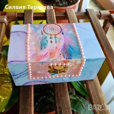 Ръчно изработена дървена кутия 