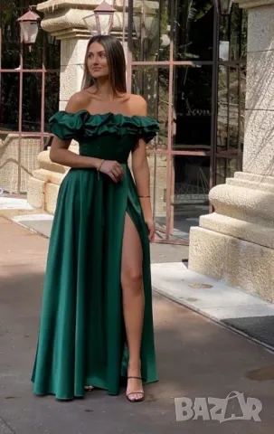 сатенена рокля 