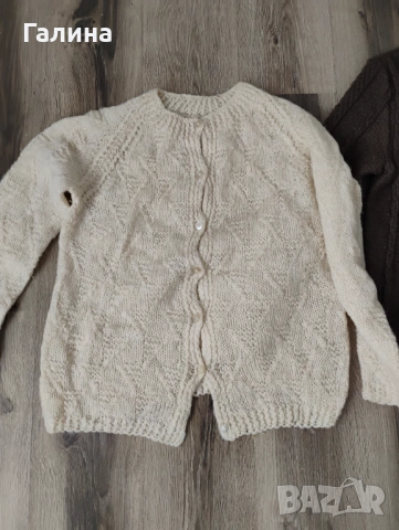 Две жилетки   ръчно плетиво, снимка 2 - Жилетки - 52775889