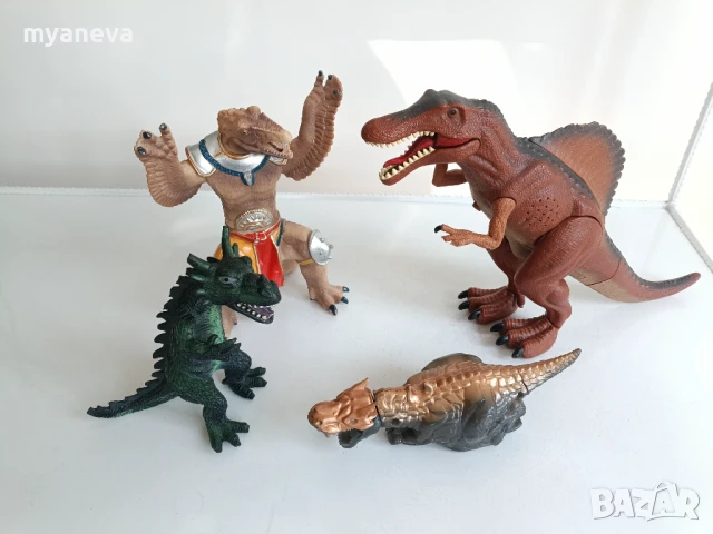 Динозаври, лот екшън фигури. 