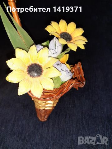 Малка висяща плетена кошница с изкуствени цветя / ваза / поставка , снимка 4 - Декорация за дома - 45693946