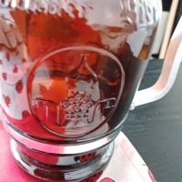 Ретро голяма стъклена бутилка за бира с порцеланова запушалка и метална дръжка, снимка 7 - Антикварни и старинни предмети - 45380653