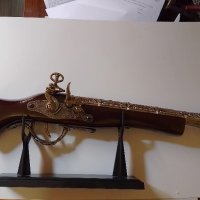 сувенирна пушка на поставка, снимка 1 - Декорация за дома - 45751908