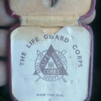 медал на корпуса на спасителната гвардия кралско общество за спасяване на животи 1937г, снимка 5 - Антикварни и старинни предмети - 45017307
