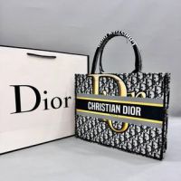 Dior дамска чанта, снимка 3 - Чанти - 45088709
