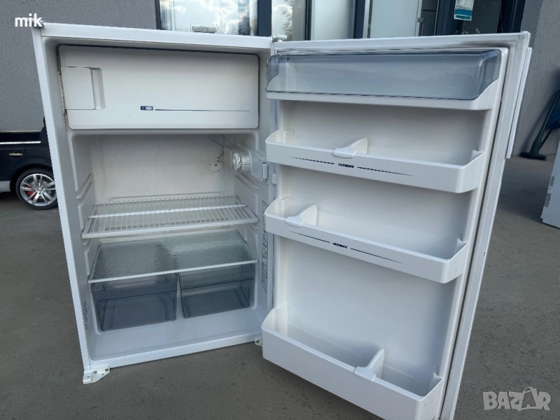 Малък хладилник Либхер с камера , снимка 1