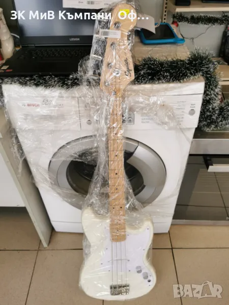 Бас китара FENDER, снимка 1