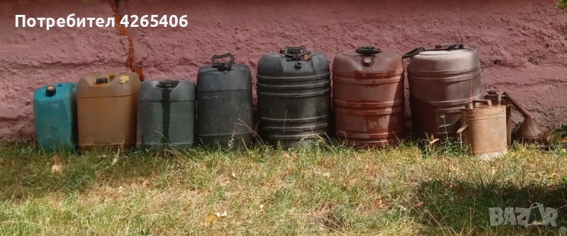 7 Пластмасови туби за гориво, фуния, 2 лейки и маркуч за гориво, снимка 1