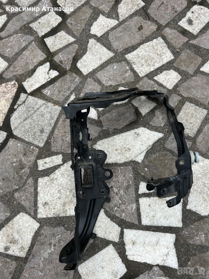 Държач за фар ляв за Мерцедес Е-класа W211. Седан комби. 2002-2008г, снимка 1