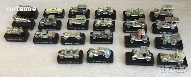 Ретро миниатюрни модели на автомобили и карети