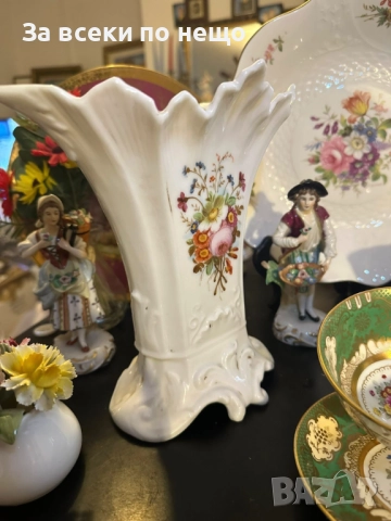 Прекрасна ваза с централен искрящ и великолепен букет в стил Код P1716, снимка 2 - Вази - 52969932