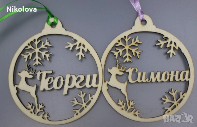 Персонализирана коледна топка с еленче и име – дървена украса за елха