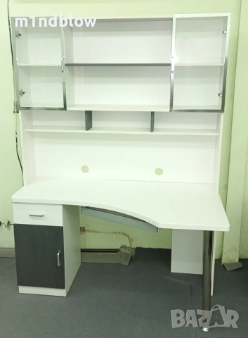 Бяло ъглово бюро