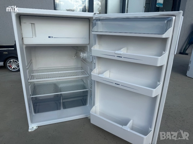 Малък хладилник Либхер с камера 