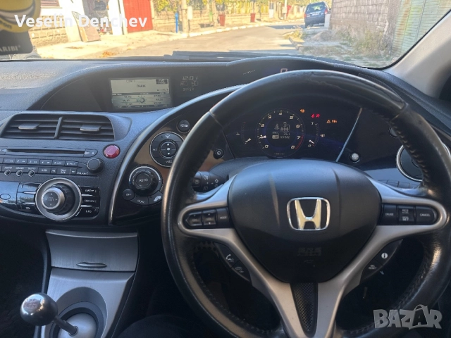 Honda Civic 1.8 v-tec на части.!, снимка 4 - Автомобили и джипове - 52106739