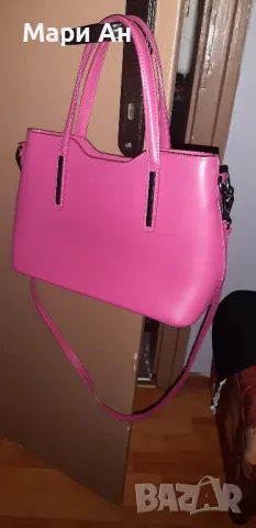Кожена дамска чанта фуксия (фучия) 