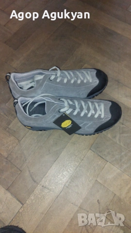Туристически обувки чисто нови Vibram 44 номер лично предаване, снимка 2 - Маратонки - 54087204