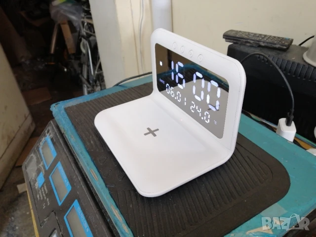 LED часовник с безжично зарядно за телефони, снимка 4 - Друга електроника - 50529478