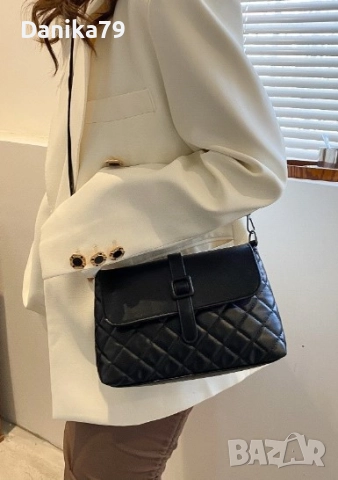 Малка черна чанта, снимка 2 - Чанти - 52337417