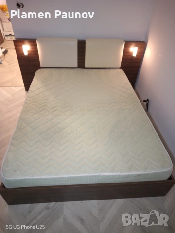 Спалня с матрак 