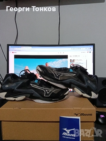 Продавам волейболни обувки Mizuno Wave Lightning Z8!