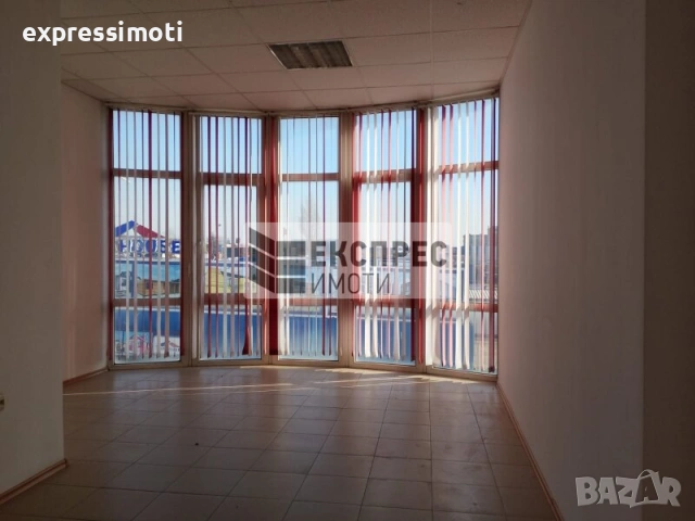 Сграда с паркинг, офис с шоу рум, до главен път, снимка 3 - Магазини - 53285238