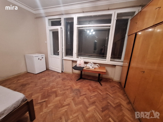 Обзаведена стая Център до метро Театрална, снимка 2 - Стаи под наем - 52219814