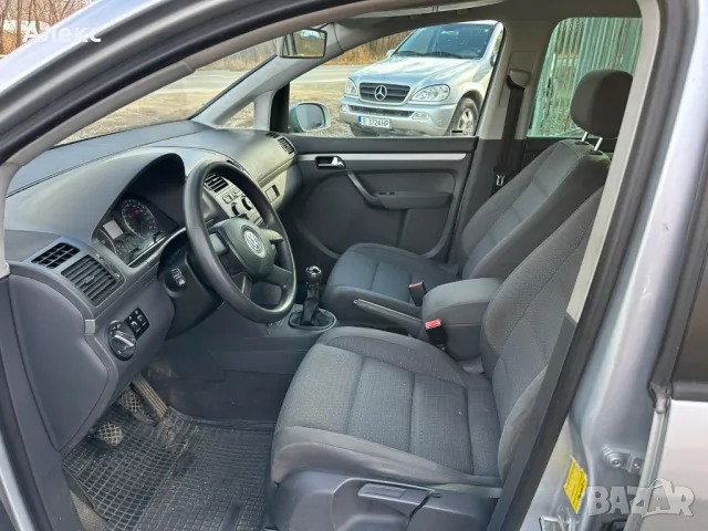 VW Touran , снимка 9 - Автомобили и джипове - 48358662