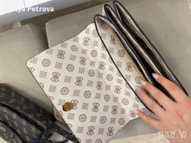 Чанти Guess, снимка 5 - Чанти - 51725509