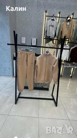 Ватирани дамски комплекти Guess - различни цветове - 75 лв., снимка 8 - Спортни екипи - 52338871