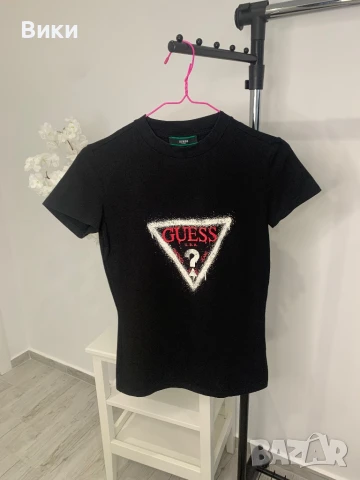 Тениска Guess, размер М, подходяща и за S, снимка 3 - Тениски - 50829486