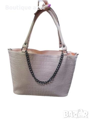 Изисканост и удобство в едно: Дамска чанта със синджир, снимка 2 - Чанти - 45235579