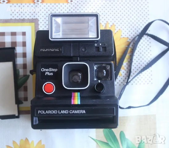 Polaroid One Step Plus + светкавица, снимка 2 - Фотоапарати - 47849762