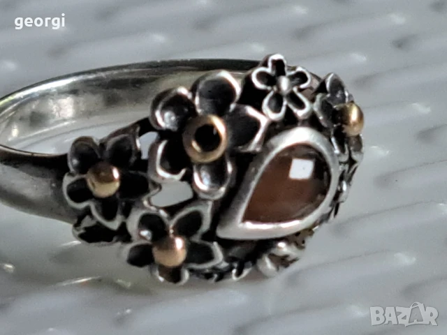 пръстен Pandora с лунен камък и злато 