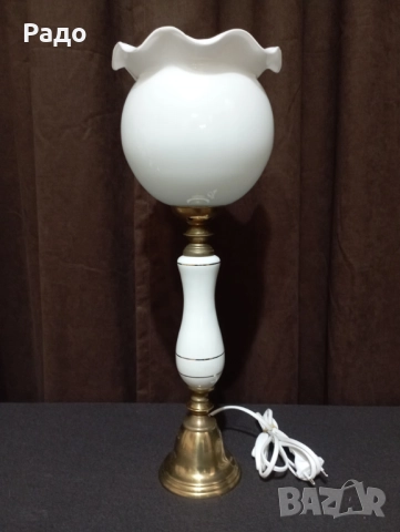 Комплект от две порцеланови лампи с бели стъклени абажури, снимка 2 - Настолни лампи - 52097464