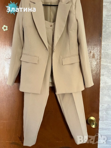 Дамски костюм