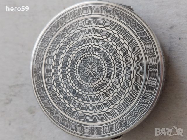 Стара сребърна гравирана кутийка за хапчета-сребро 900 проба , снимка 3 - Антикварни и старинни предмети - 45674624
