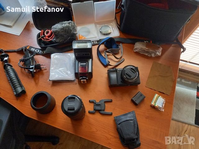 ТОП ОФЕРТА! Sony A6300 Комплект със Светкавица, Микрофон, Статив и др., снимка 1 - Фотоапарати - 46089626