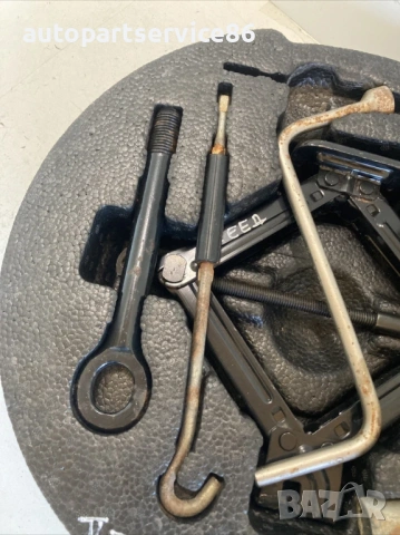 Комплект инструменти с крик за KIA Ceed 1.6 CRDi (2008) 09148-1H000, снимка 3 - Части - 53245698